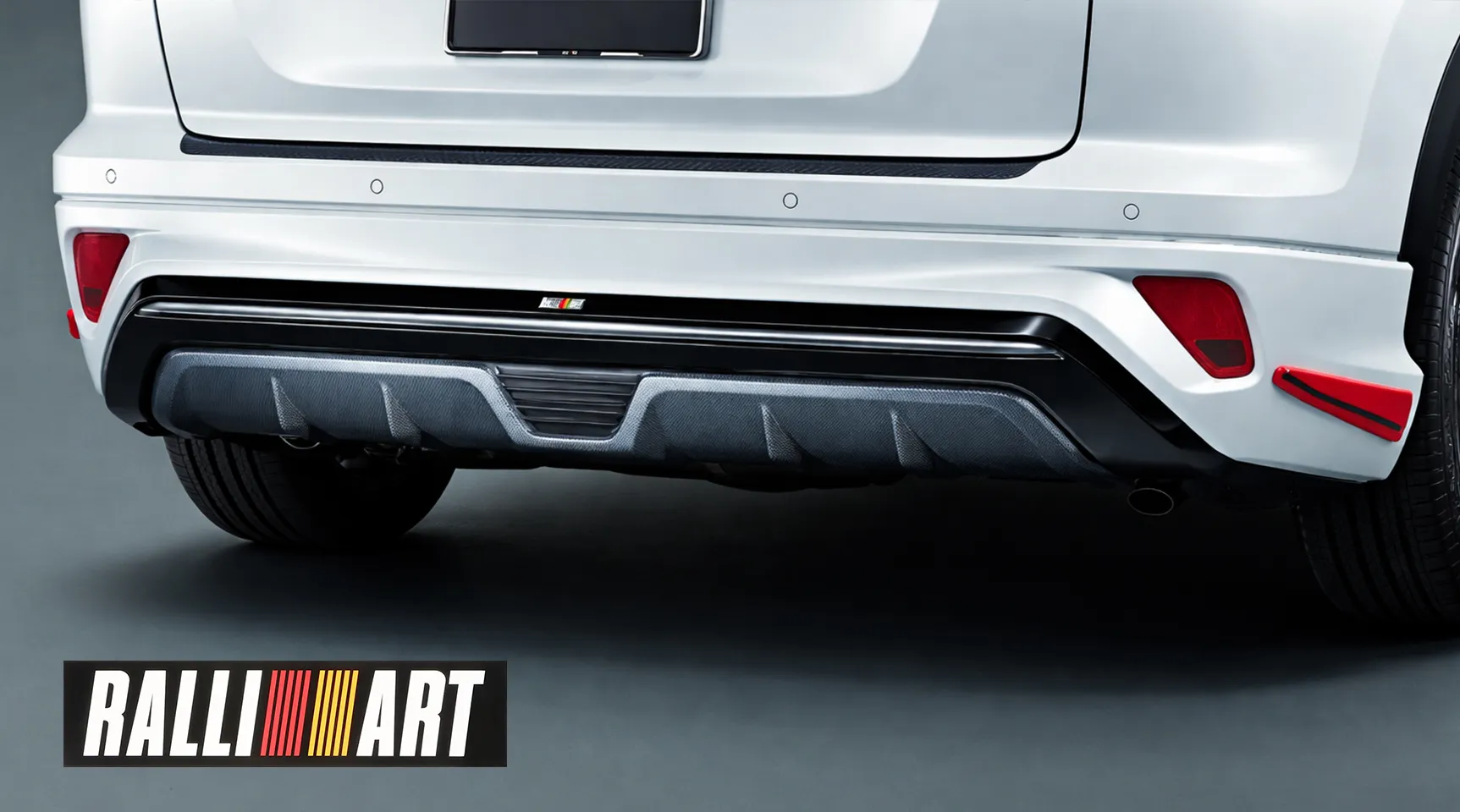 リヤアンダーガーニッシュ