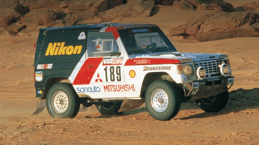 1985年のダカールラリーで総合優勝したパジェロの競技車