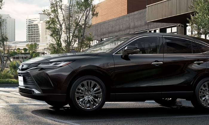 ハリアーとRAV4の違いを9項目で徹底比較！あなたに合う一台はどっち？