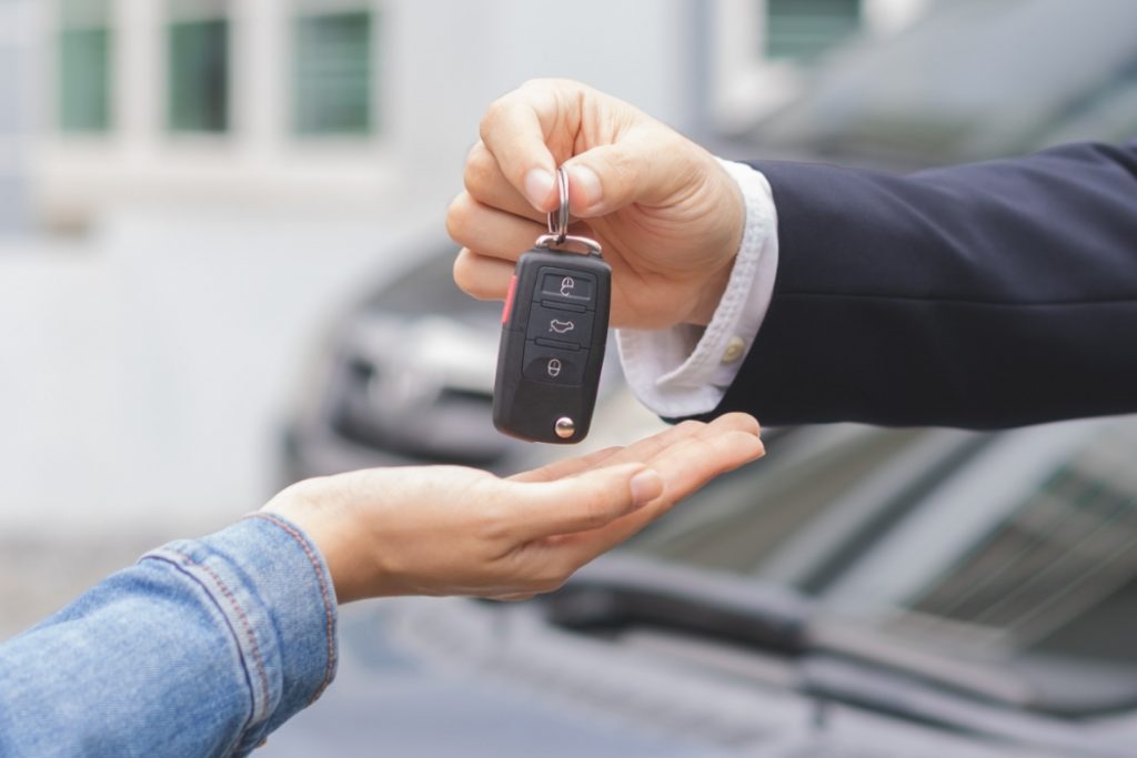 20代独身にはライフスタイルの変化に強いカーリースがおすすめ