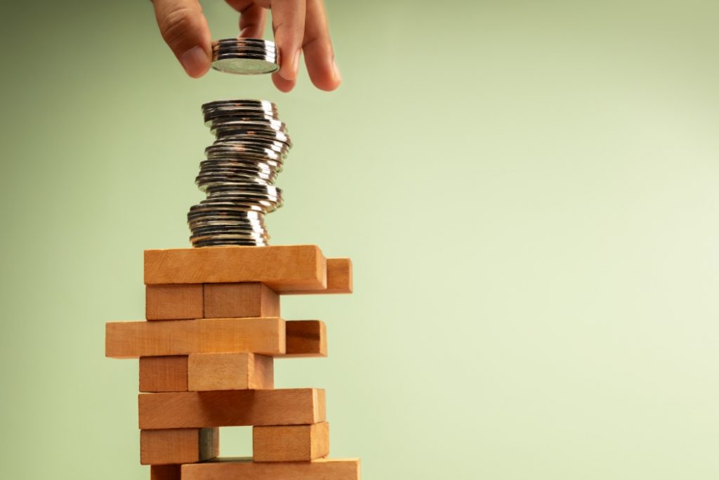 カーリースの途中乗り換えで発生する費用とリスク