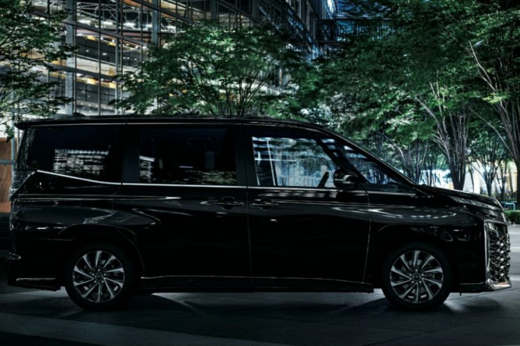 ヴォクシーは残価設定ローンとカーリースどちらがおすすめ？