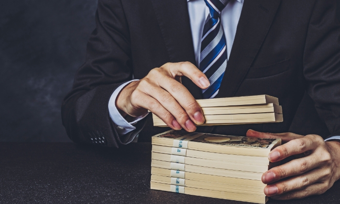 車の現金一括購入は本当にお得？メリット・デメリットとローンとの違いを解説