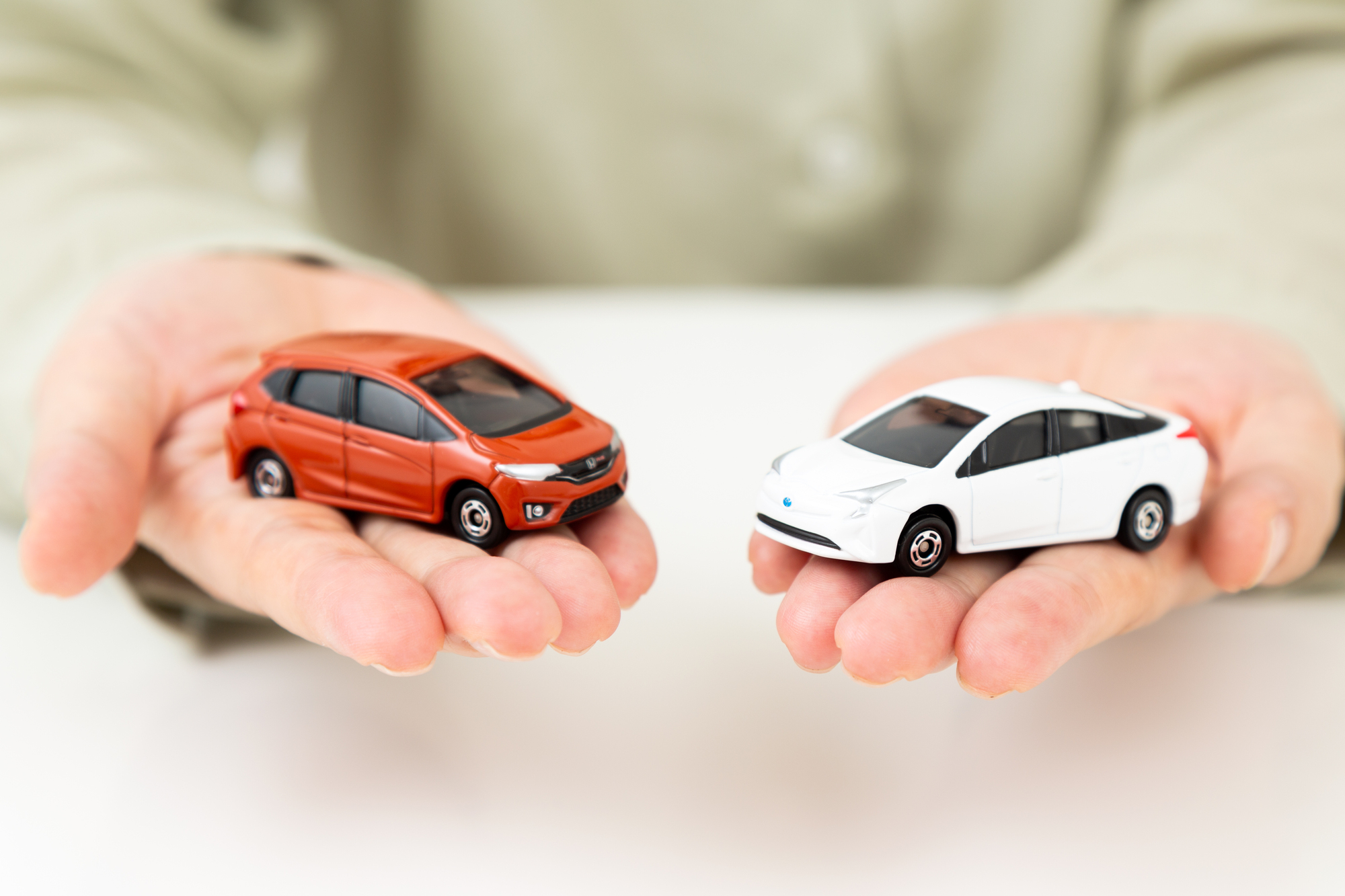 【徹底比較】「中古車2年」vs「新車リース」どっちが得？