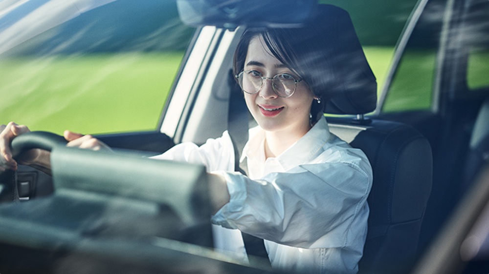 【最新トレンド】国産車が「空からの目」を持つ理由